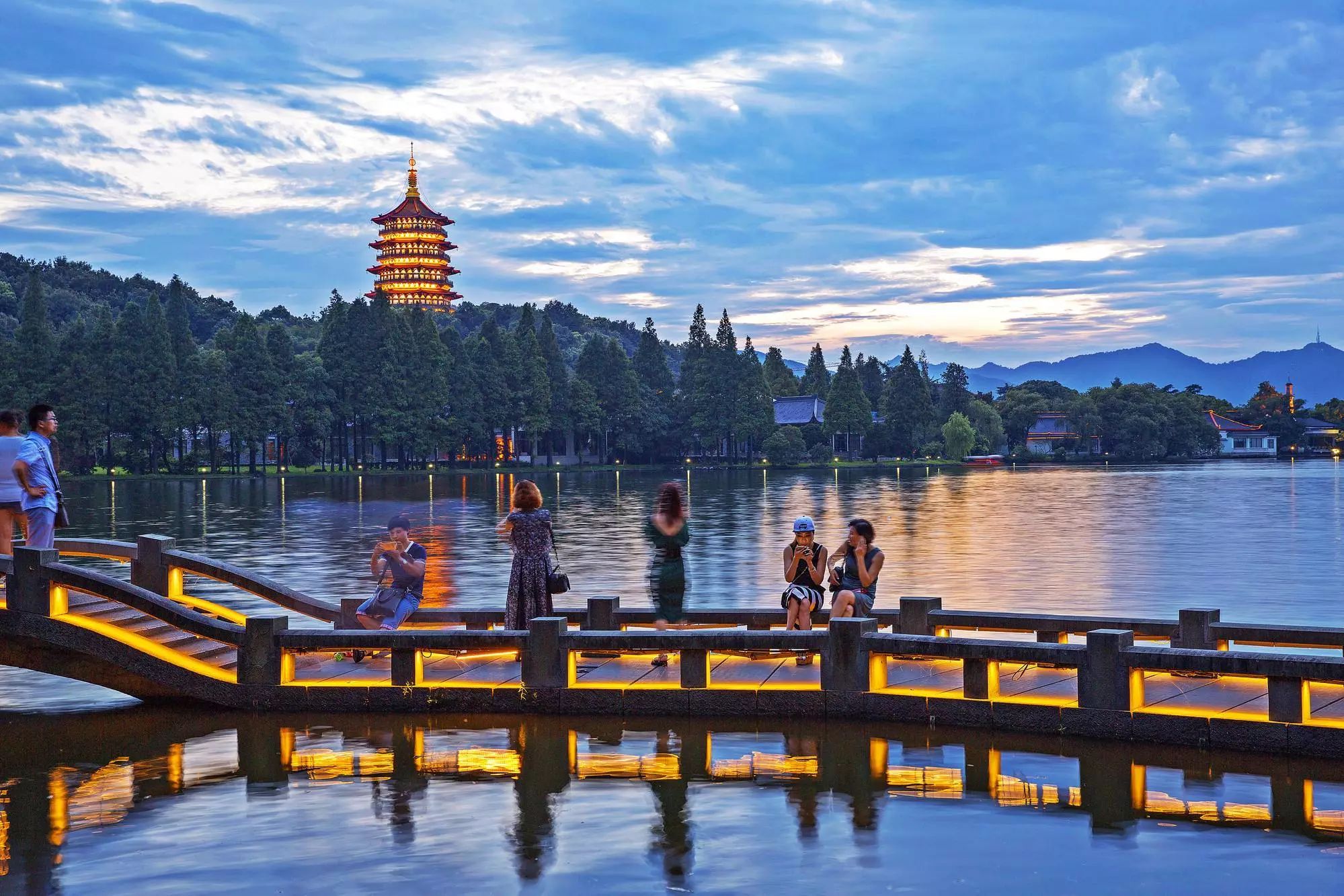 南京、靈山大佛、魔都上海、西湖美景、烏鎮、夜景蘇州古運河、夜登金茂大廈·船游黃浦江、杭州宋城5日游全攻略
